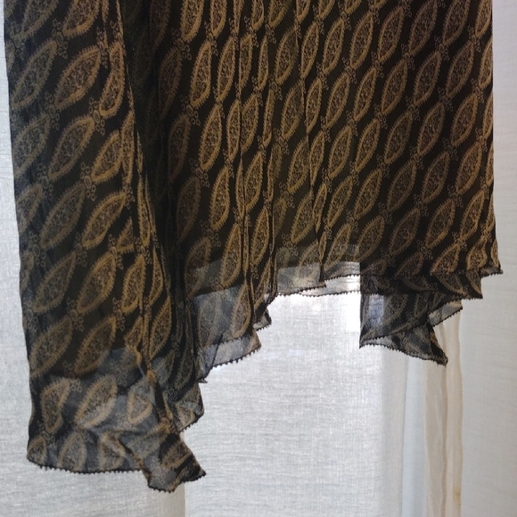 Elegant Black and Gold Patterned Skirt - Picture 6 of 10
